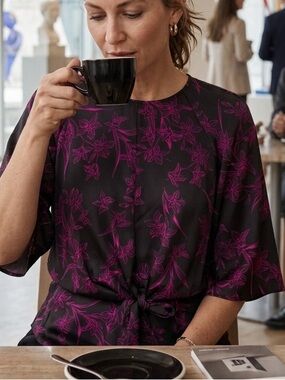 Vince Camuto Black Pink Floral Tie Front Keyhole Blouse Flutter Sleeve Sz M chic